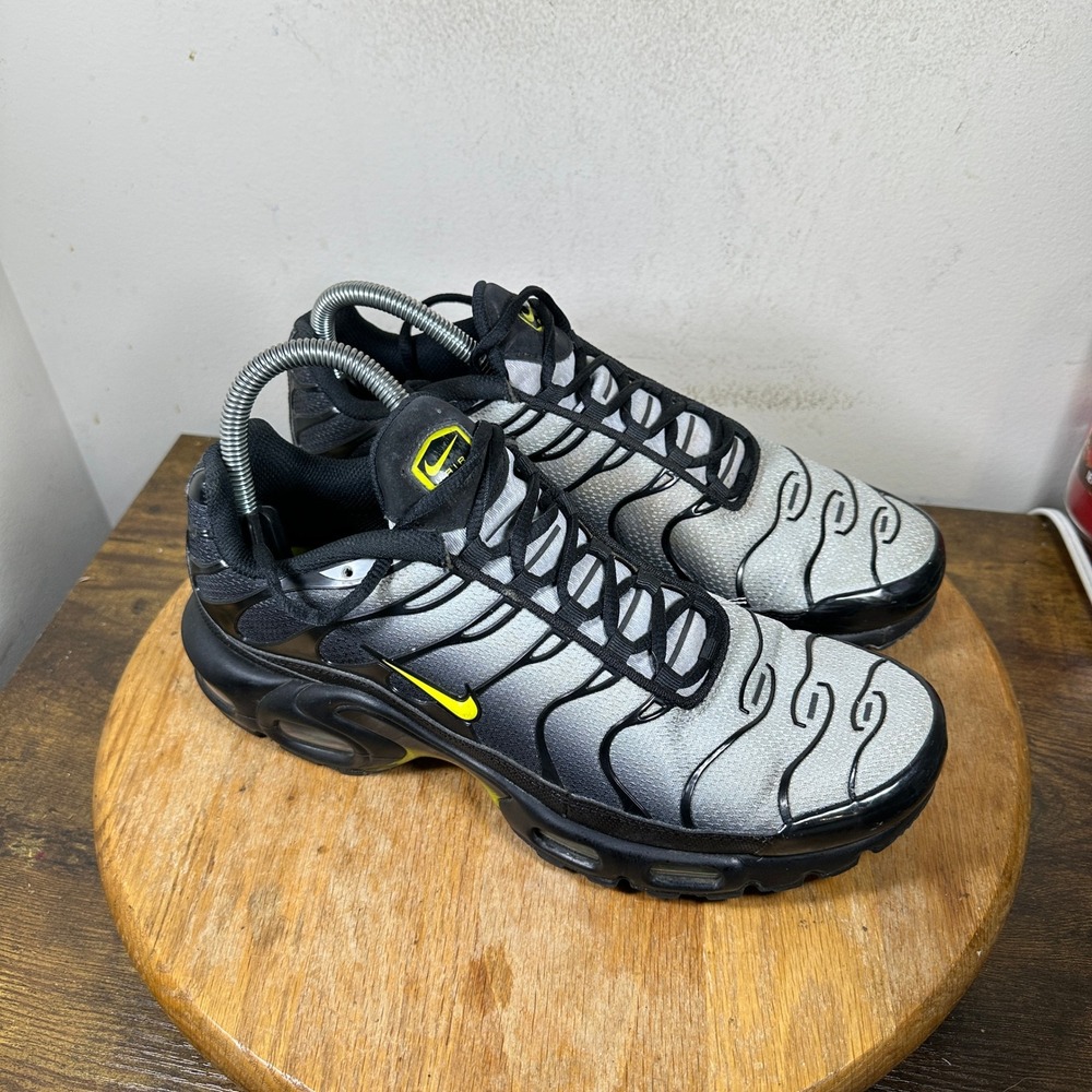 Nike Air Max Plus TN Mens 8.5 Black Silver Yellow DM0032-012 Sneakers